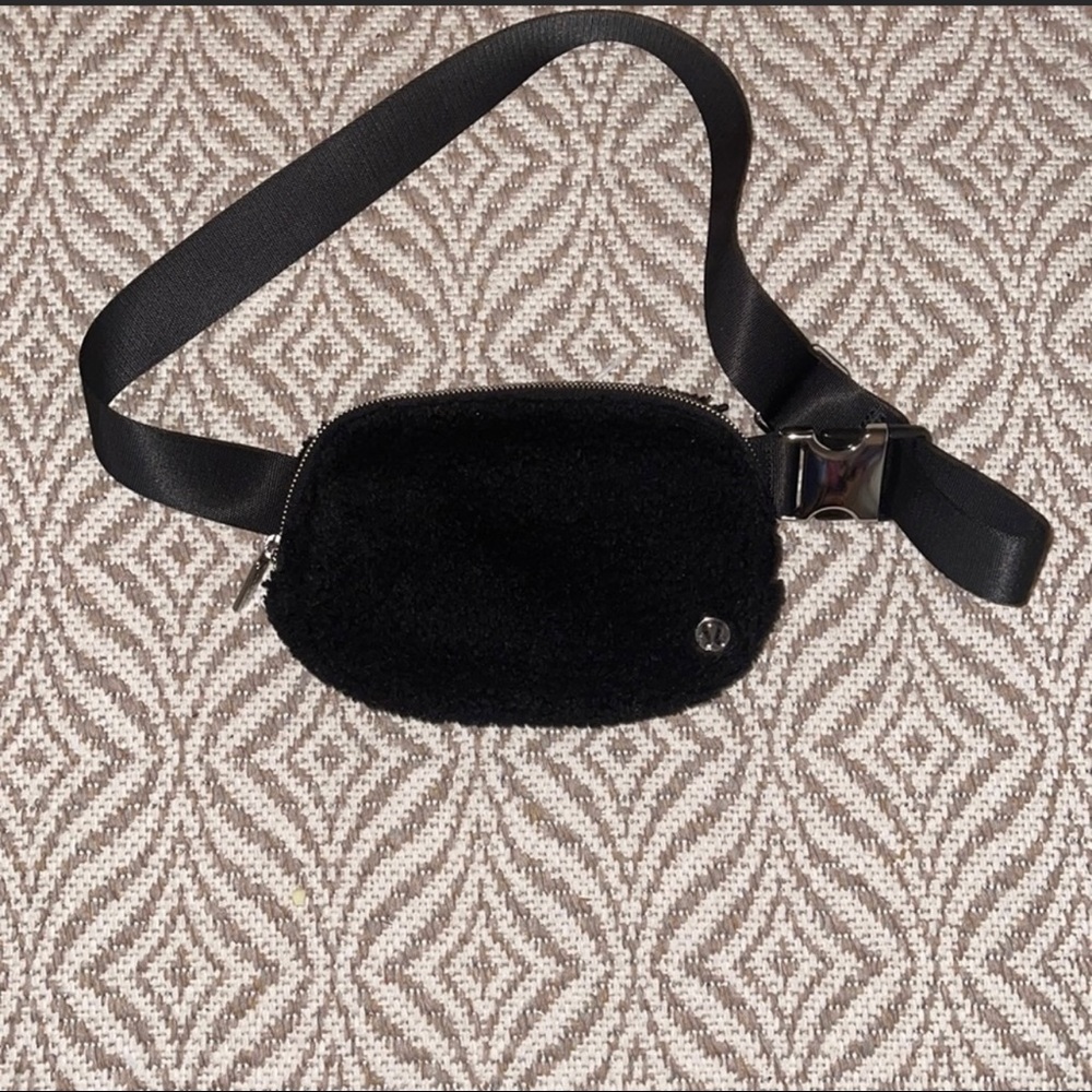 Lululemon Sherpa  Crossbody